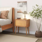Table de chevet rotative de 22 pouces avec rangement caché, style moderne du milieu du siècle, pieds en rotin et bois, idéale pour les chambres, finition naturelle