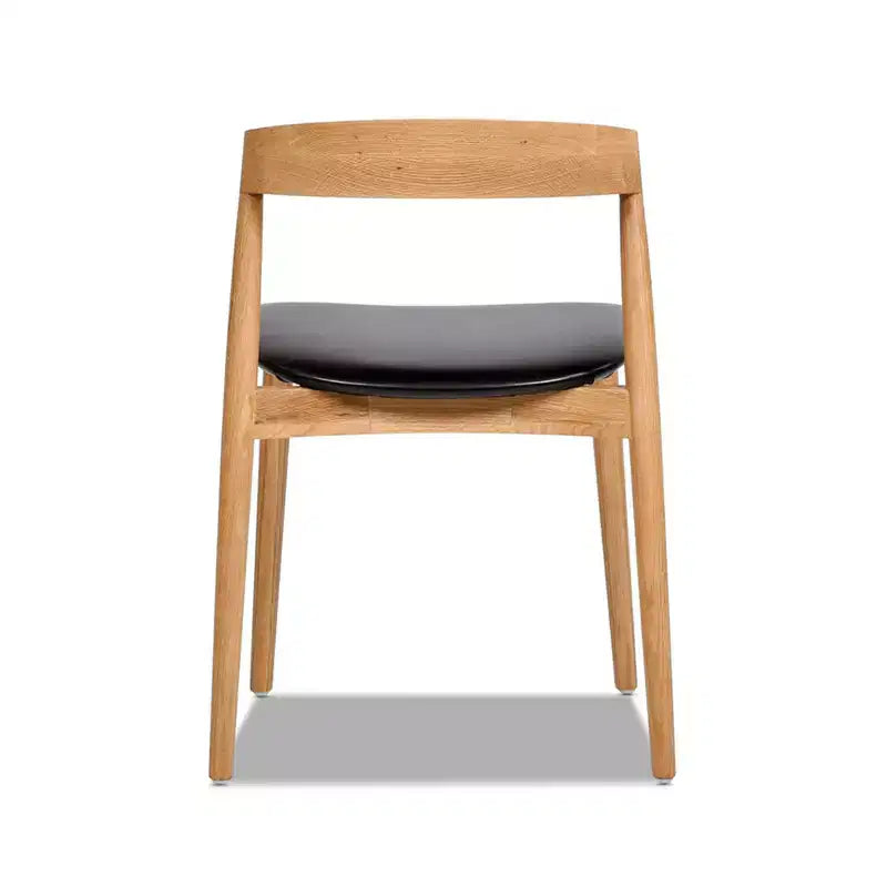 Chaise de salle à manger empilable en chêne sculpté de 20,5 po, revêtement en similicuir brun naturel chaud et noir