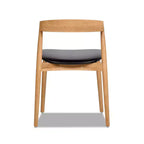 Chaise de salle à manger empilable en chêne sculpté de 20,5 po, revêtement en similicuir brun naturel chaud et noir