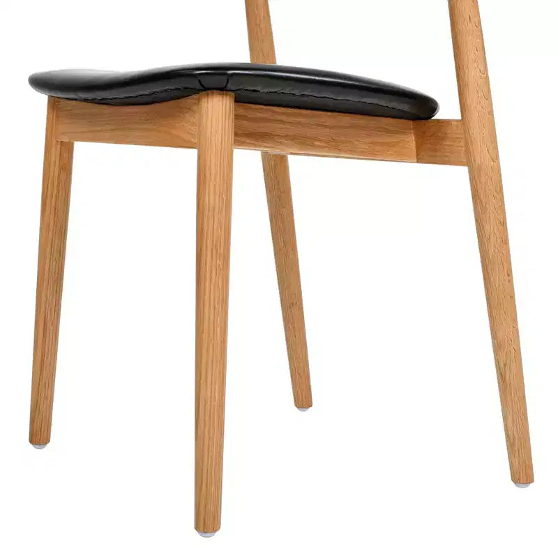 Chaise de salle à manger empilable en chêne sculpté de 20,5 po, revêtement en similicuir brun naturel chaud et noir